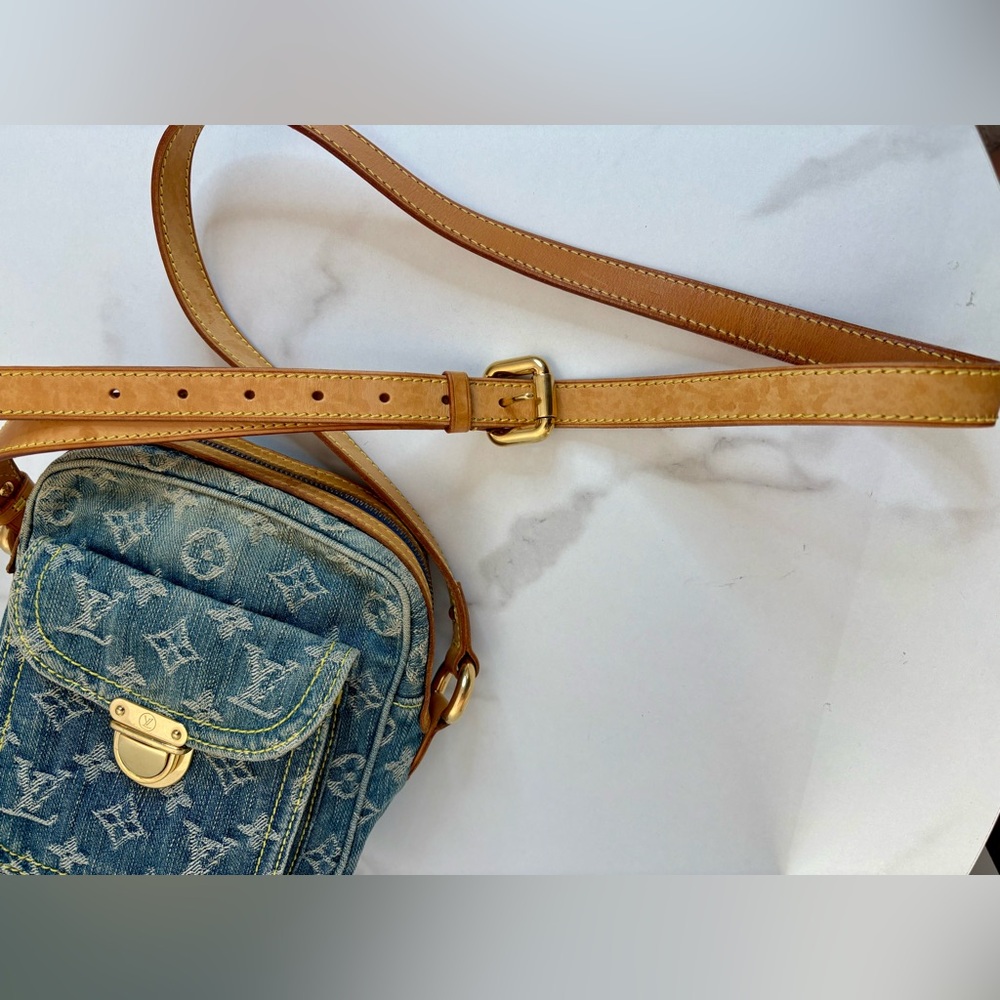 Louis Vuitton Monogram Denim Camera Bag - Picture 11 of 15